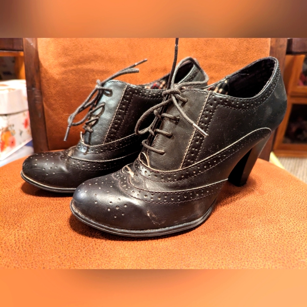 American Eagle Black Heeled Oxford